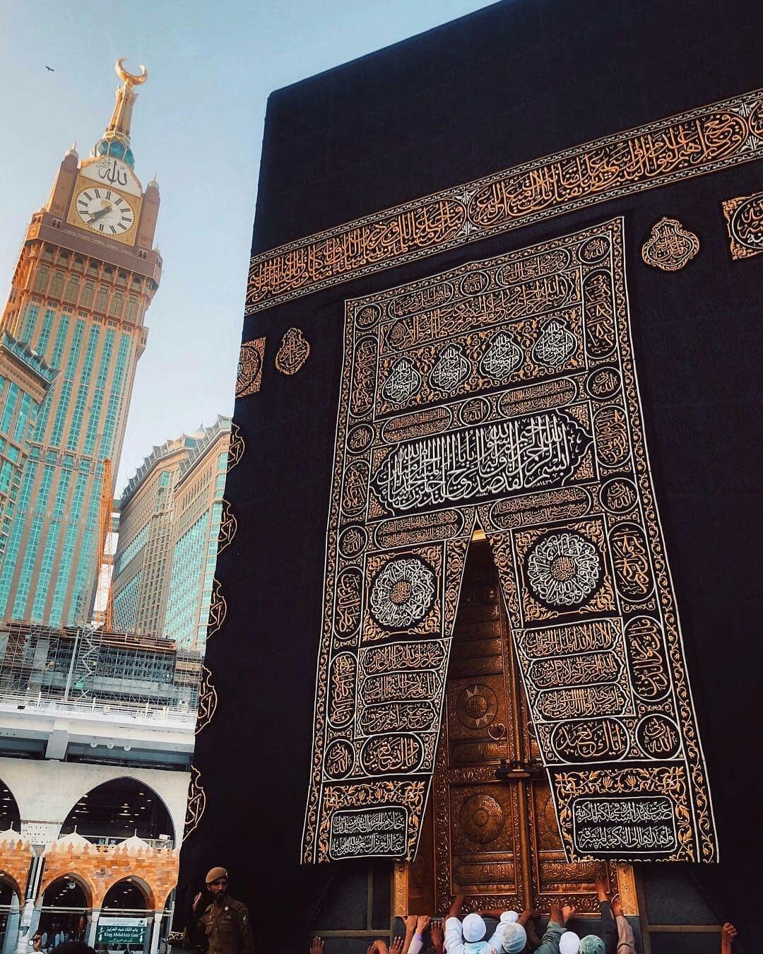 أسرار الحجر الأسود في الكعبة وما قصته